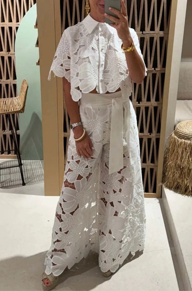 Trendy Floral Lace Short Sleeve Blouse And Pants Set